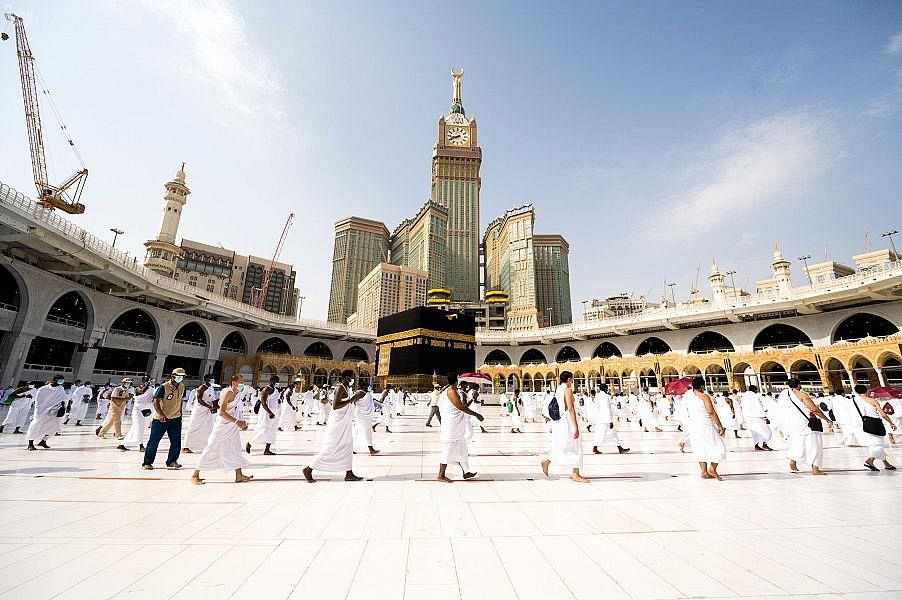 زئران بیت‌الله الحرام طواف افاضه را با رعایت تدابیر پیشگیرانه ادا کردند