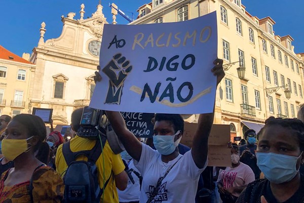 از فشار بر رسانهها تا رفع اتهام از قاتل شهروند سیاهپوست از فشار بر رسانهها تا رفع اتهام از قاتل شهروند سیاهپوست