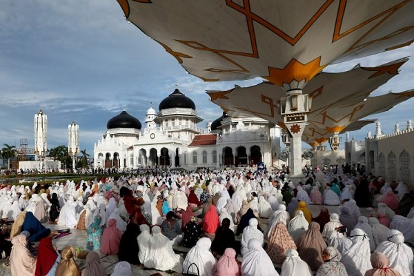 جلوه‌هایی از برپایی نماز عید قربان در جهان
