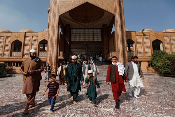 جلوه‌هایی از برپایی نماز عید قربان در جهان