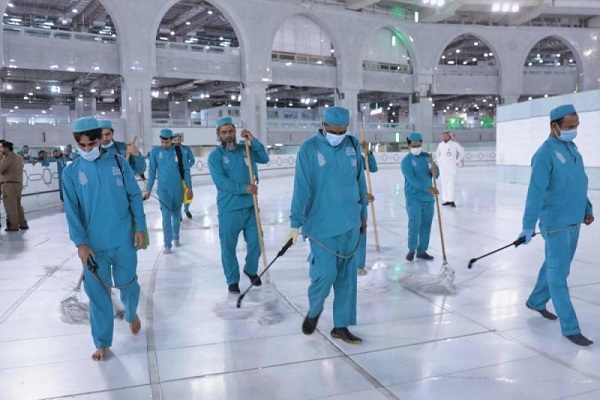 ضدعفونی صحن کعبه پس از طواف حج + عکس