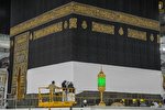 پرده خانه کعبه برای مراسم حج بالا رفت + فیلم و عکس