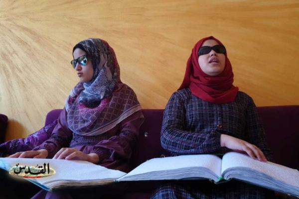 افتخار پدر فلسطینی به دختران قرآنی + عکس