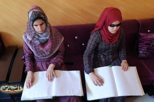 افتخار پدر فلسطینی به دختران قرآنی + عکس