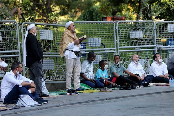 حضور مردم ترکیه برای اقامه نخستین نماز در ایاصوفیه + عکس