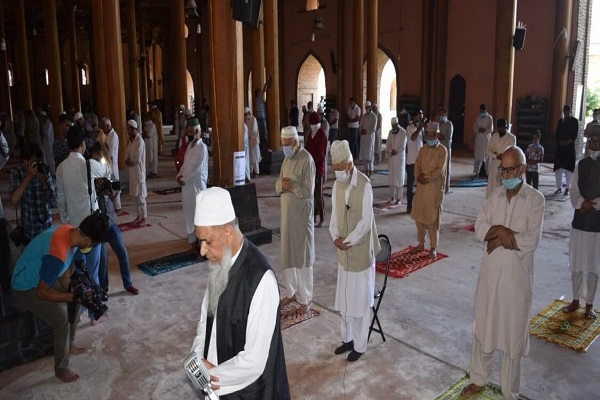 برگزاری نماز جمعه پس از پنج ماه در کشمیر + عکس