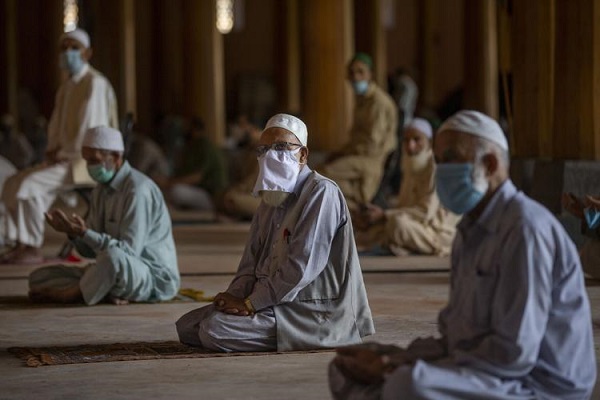 برگزاری نماز جمعه پس از پنج ماه در کشمیر + عکس