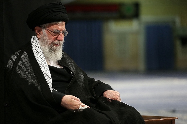 آخرین شب مراسم عزاداری حضرت اباعبدالله الحسین(ع) با حضور رهبر انقلاب در حال برگزاری است