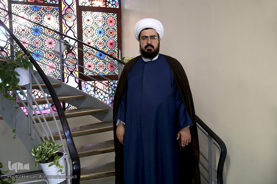 آیا شور حسینی در مقابل شعور حسینی قرار دارد؟