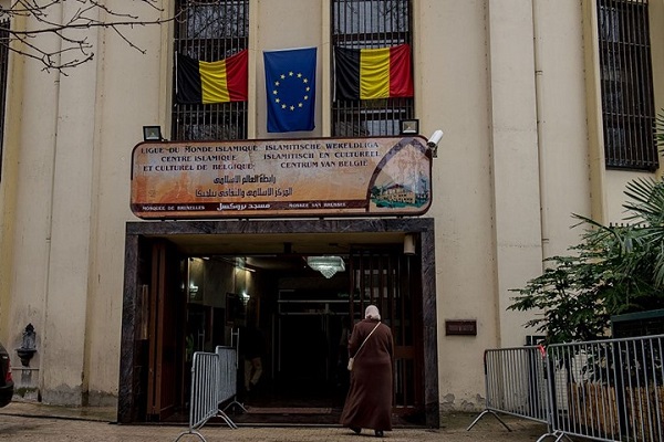 اخراج معلم بلژیکی به دلیل نشان دادن تصاویر موهن به پیامبر اسلام(ص)