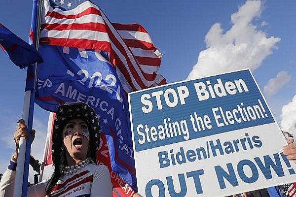 شادی طرفداران بایدن و ناراحتی حامیان ترامپ + عکس