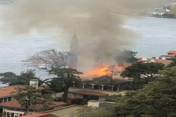 آتش سوزی یک مسجد تاریخی ترکیه در استانبول+عکس آتش سوزی یک مسجد تاریخی ترکیه در استانبول+عکس