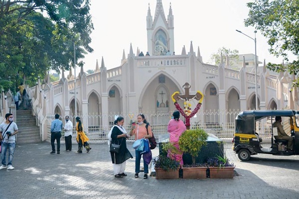 بازگشایی مساجد و عبادت&zwnj;گاه&zwnj;های بمبئی هند پس از هشت ماه تعطیلی + عکس
