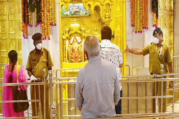 بازگشایی مساجد و عبادت&zwnj;گاه&zwnj;های بمبئی هند پس از هشت ماه تعطیلی + عکس