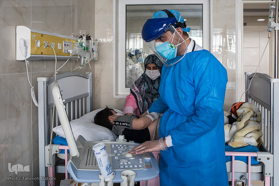 لباس ترس بر تن کودکی؛ ره&zwnj;آورد کرونا