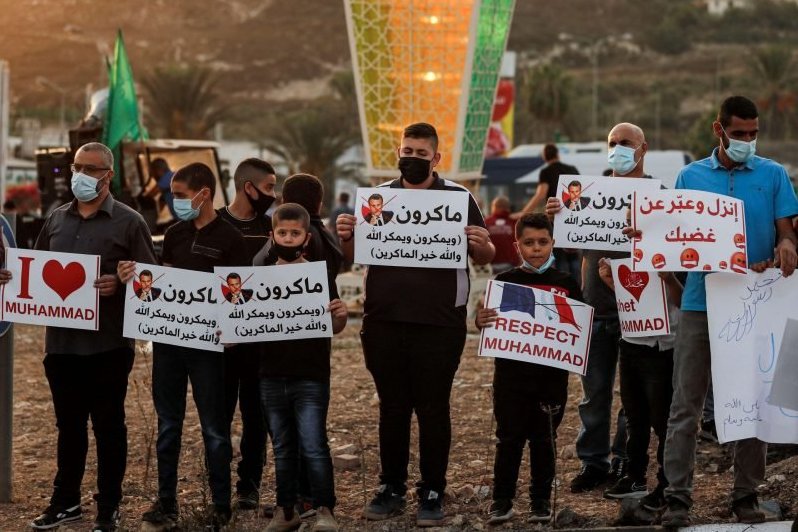 خیانت سازشگران به مسئله فلسطین غربیها را برای توهین به اسلام گستاختر کرد خیانت سازشگران به مسئله فلسطین غربیها را برای توهین به اسلام گستاختر کرد