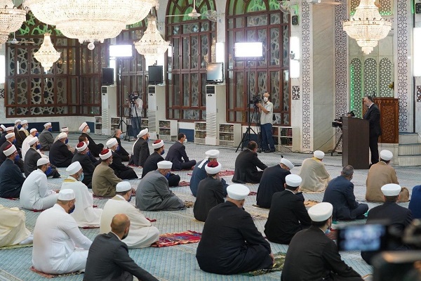 شرکت اسد در مراسم سالروز ولادت پیامبر اکرم (ص) در مسجدی در دمشق+عکس