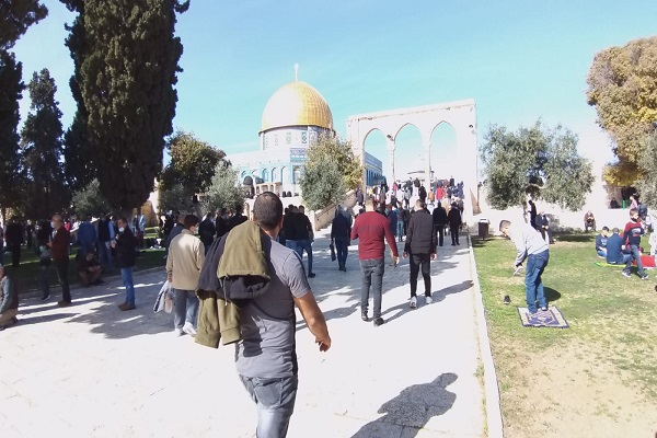 اقامه نماز جمعه در مسجد الاقصی با حضور هزاران فلسطینی + عکس