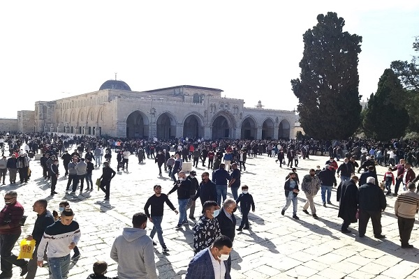 اقامه نماز جمعه در مسجد الاقصی با حضور هزاران فلسطینی + عکس