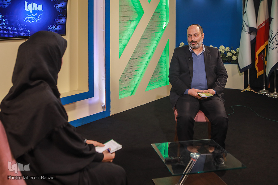 آنچه مردم را اذیت می&zwnj;کند، فقر نیست تبعیض است