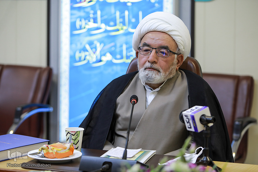 بسیاری از ترجمههای کنونی قرآن «روزنامهای» و نامفهوم است حجتالاسلام والمسلمین عبدالکریم بیآزار شیرازی