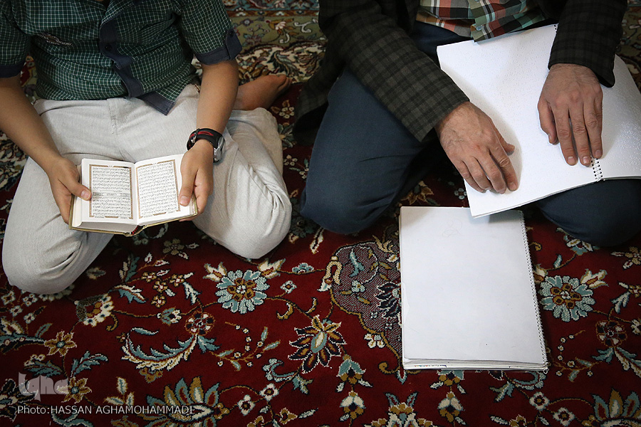 جاذبه قرآن در زندگی زوج روشندل حافظ قرآن / گلایه از کم‌لطفی‌های بهزیستی نسبت به معلولان