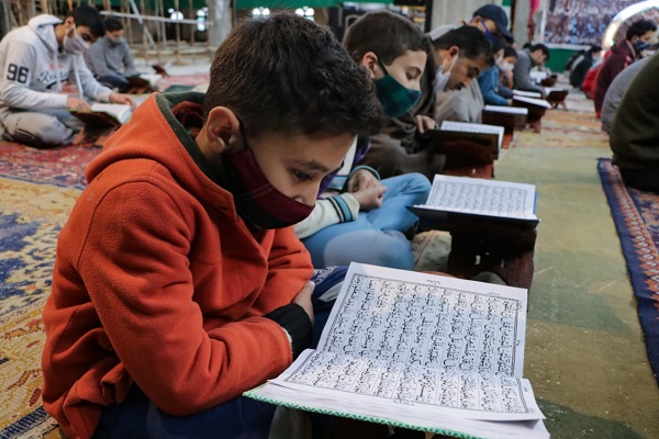 برگزاری حلقه‌های رمضانی تلاوت قرآن در کشمیر + عکس