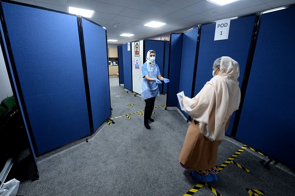 آغاز واکسیناسیون کرونا در مسجدی در لندن