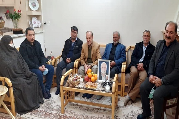 دیدار جمعی از اعضای دفتر مرکزی مهد قرآن با خانواده مرحوم پرویز حاجی‌حسنی