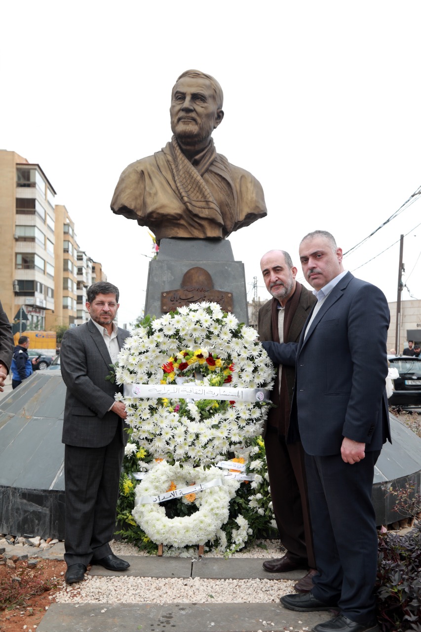ادای احترام رایزن فرهنگی ایران در لبنان به یادمان حاج قاسم