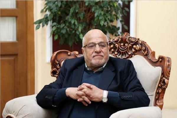 آماده// دشمن برای ایجاد تفرقه از جهالت مردم استفاده می‌کند / مصاحبه