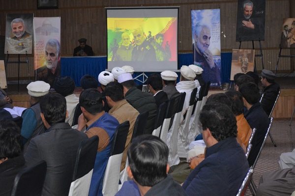 شهید سلیمانی نه تنها بر سرزمین‌ها بلکه بر دل‌های همه مسلمانان سرداری می کرد