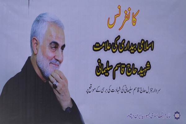 شهید سلیمانی نه تنها بر سرزمین‌ها بلکه بر دل‌های همه مسلمانان سرداری می کرد