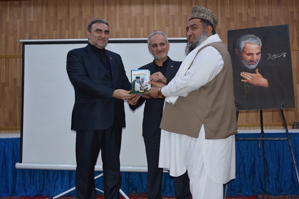 شهید سلیمانی نه تنها بر سرزمین‌ها بلکه بر دل‌های همه مسلمانان سرداری می کرد