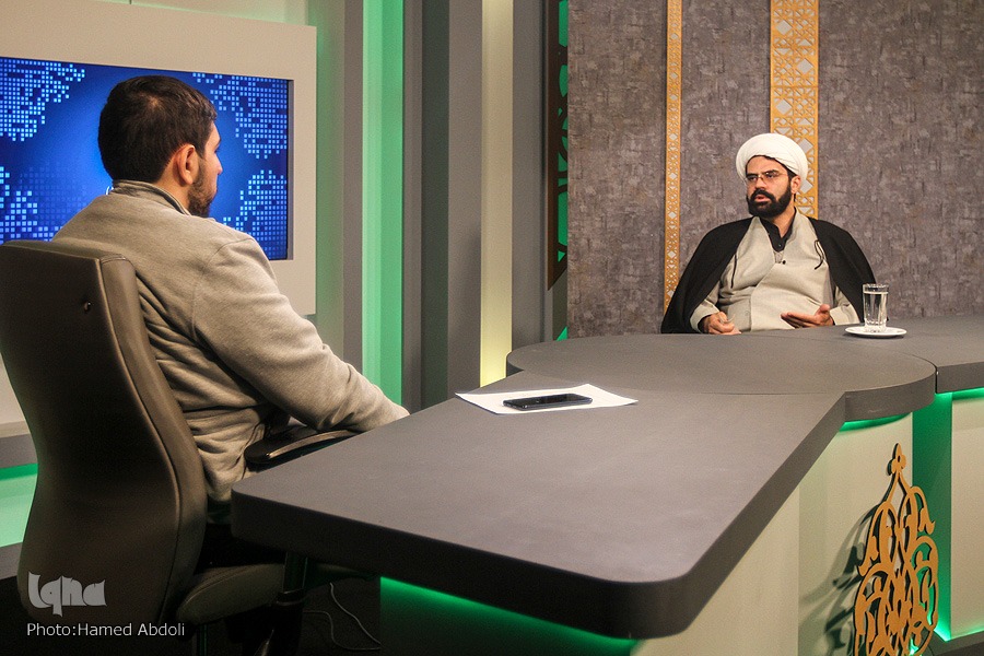 چرا آیت‌الله بروجردی مانع اعدام نواب صفوی نشد/ نقش تاریخ‌نویسان در تحریف شخصیت نواب