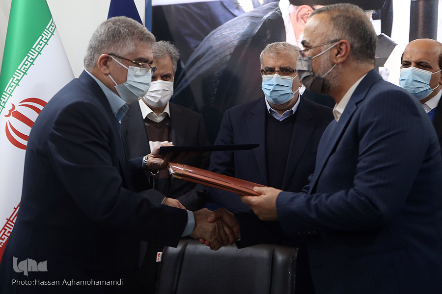 منتظر نتیجه مذاکرات برجامی نیستیم / امضای تفاهمنامه بین وزارت نفت و جهاد دانشگاهی منتظر نتیجه مذاکرات برجامی نیستیم / امضای تفاهمنامه بین وزارت نفت و جهاد دانشگاهی