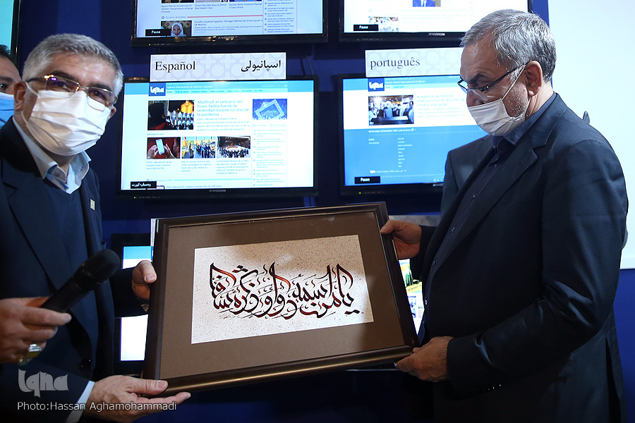 وزیر بهداشت در غرفه ایکنا حضور یافت