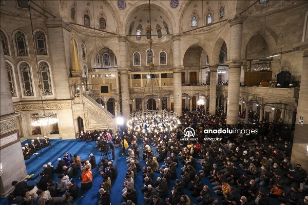 مراسم شب لیلة الرغائب در مساجد ترکیه برگزار شد + عکس