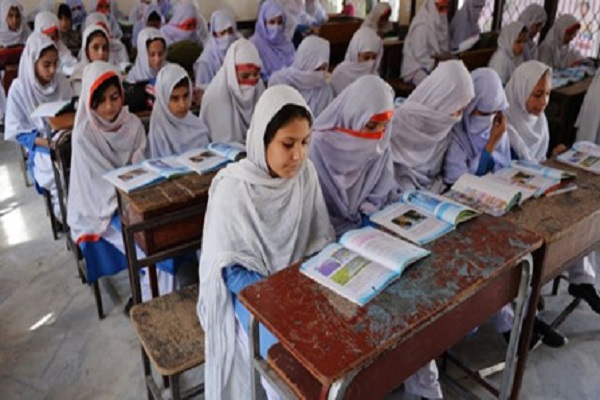 یکسان‌سازی متون درسی در پاکستان؛ موافقان و مخالفان/ شیعیان چه می‌گویند؟