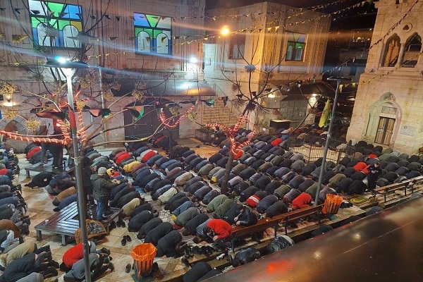 حضور هزاران نمازگزار فلسطینی در مسجدالاقصی و مسجد النصر در رویداد «فجر عظیم»