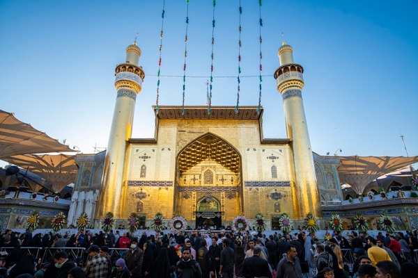 رونمایی از پیشکشی ایرانیان به حرم امام علی (ع) با حضور نخست وزیر عراق+عکس رونمایی از پیشکشی ایرانیان به حرم امام علی (ع) با حضور نخست وزیر عراق+عکس