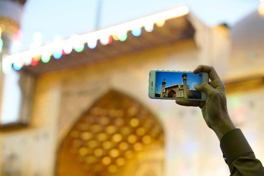 رونمایی از پیشکشی ایرانیان به حرم امام علی (ع) با حضور نخست وزیر عراق+عکس