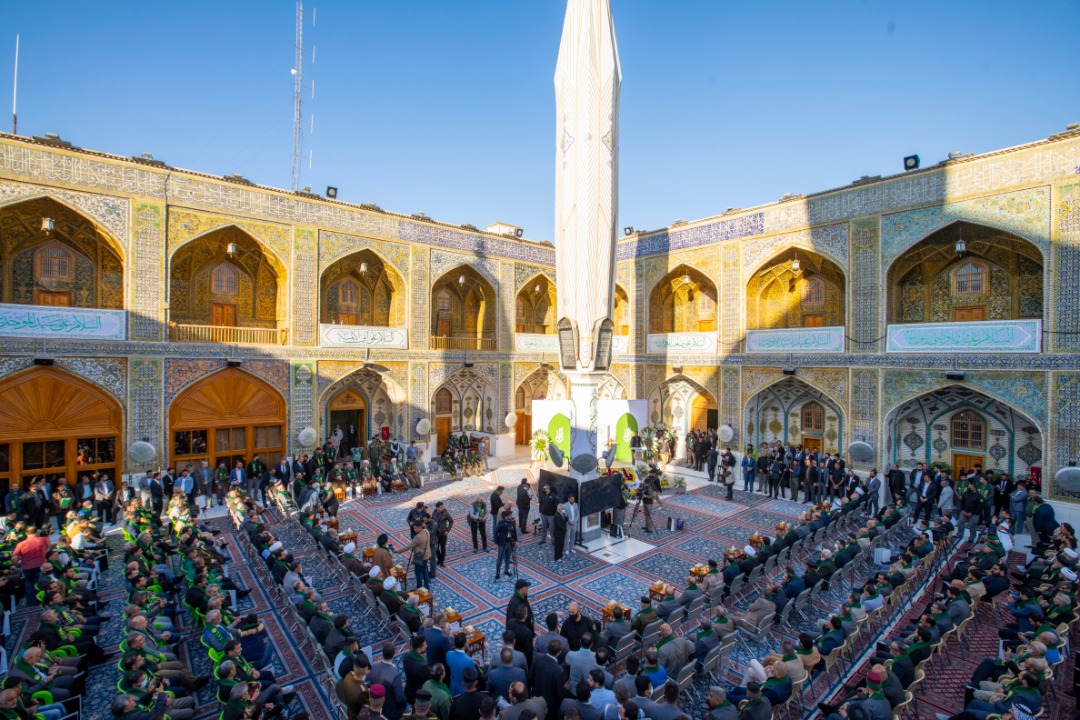 رونمایی از پیشکشی ایرانیان به حرم امام علی (ع) با حضور نخست وزیر عراق+عکس