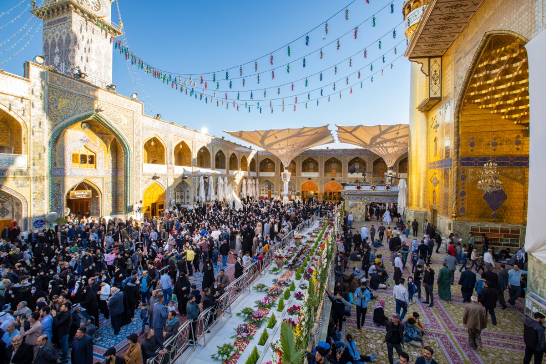 رونمایی از پیشکشی ایرانیان به حرم امام علی (ع) با حضور نخست وزیر عراق+عکس