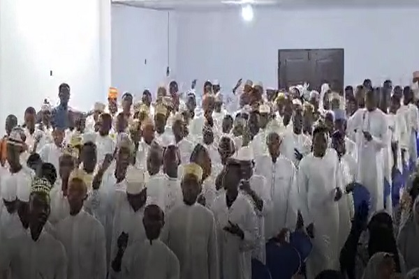 شور دانشجویان اهل تانزانیا برای اجرای نغمه انقلابی &laquo;خمینی ای امام&raquo;