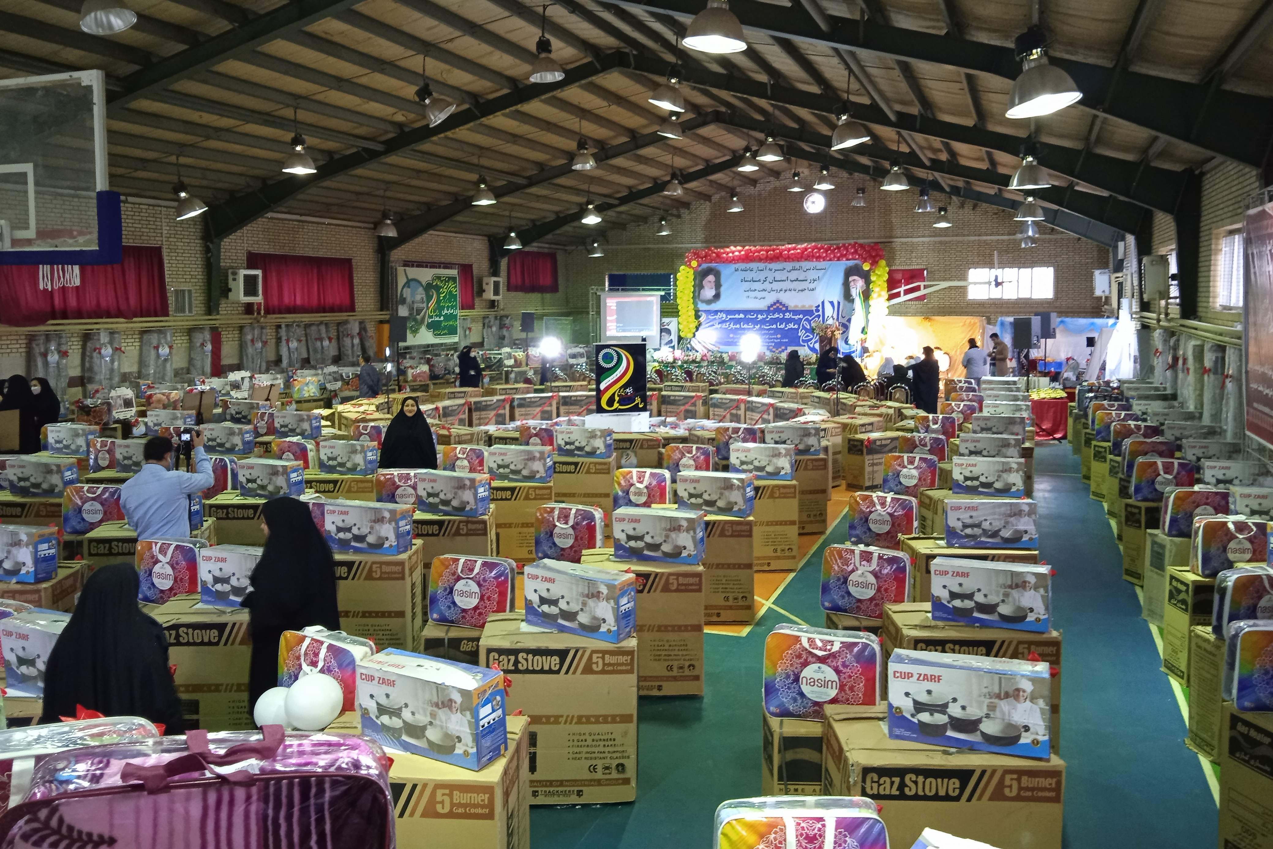 اعطای 150 سری جهیزیه به نوعروسان کرمانشاهی اعطای 150 سری جهیزیه به نوعروسان کرمانشاهی