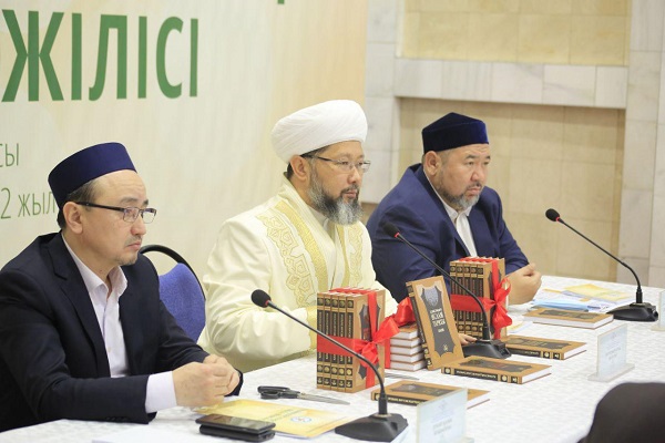رونمایی از سه کتاب اسلامی در قزاقستان + عکس