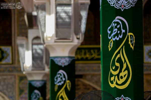 اهتزاز پرچم «یا قائم آل محمد» بر فراز گنبد حرم علوی + عکس