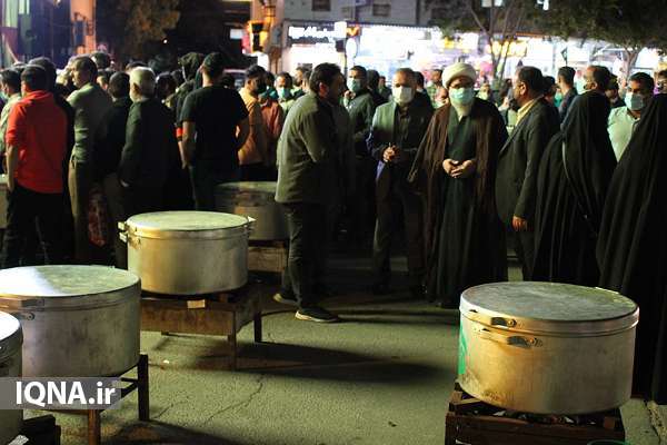 عکس | توزیع ۱۴ هزار پُرس طعام مهدوی در موکب شهید عاشوری بوشهر