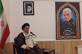 علم‌آموزی به همراه تهذیب نفس مورد توجه طلاب باشد